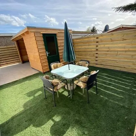 At A In Near Amsterdam בקתה